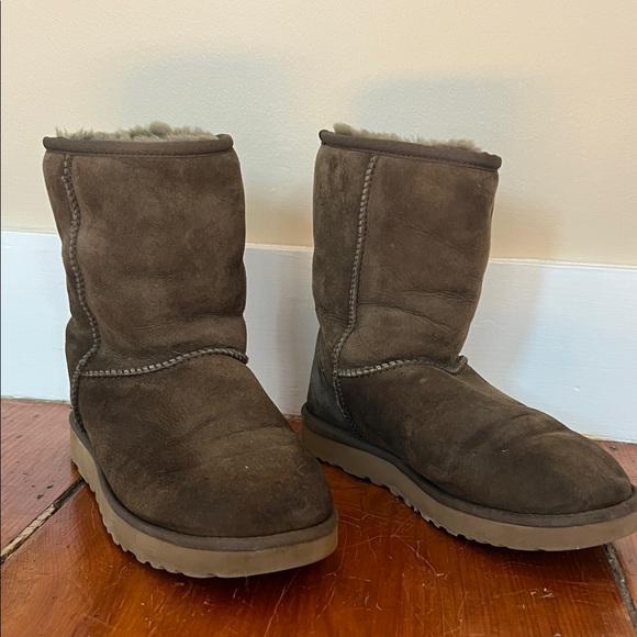 Short Ugg Australia Olive Suede Shearling Boots - Picture 1 of 5